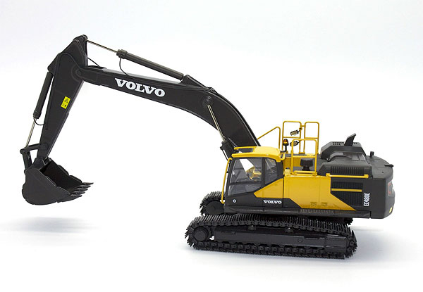 300047-X - Motorart Volvo EC480E Tracked Excavator MODEL IS