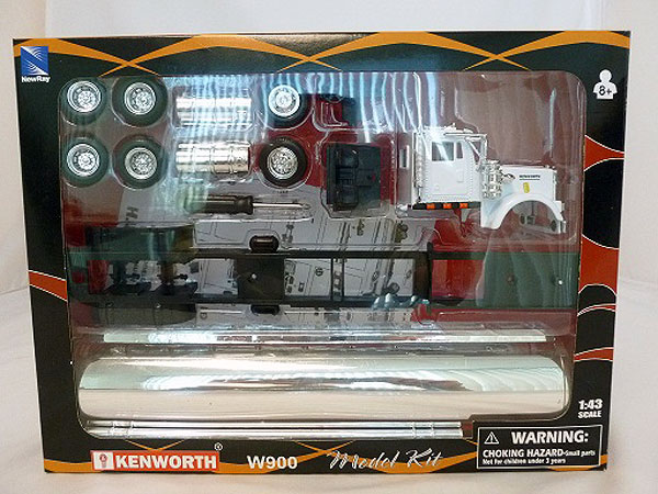 New Ray Toys Kenworth W900 Model KIT New Ray Toys Kenworth W900 Model KIT