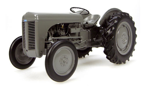 2690 - Universal Hobbies Massey Ferguson TEA 20 Tractor