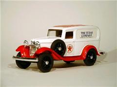 9396 - ERTL Toys Texaco 3 1932 Ford Sedan bank Produced