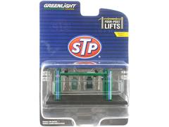 16120-A-SP - Greenlight Diecast STP Four Post Lift SPECIAL GREEN MACHINE