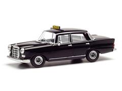 095686 - Herpa Model Taxi Mercedes Benz 200 Fintail