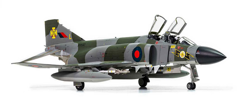 Leuc RAF No.111 Squadron Corgi AA27902 McDonnell Douglas Phantom FG.1 XV592/L 