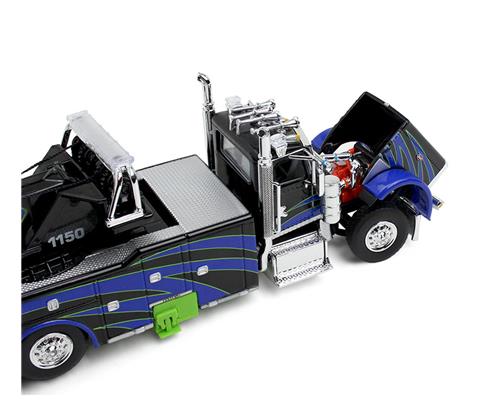 Peterbilt Model 389 Day Cab with Miller Century Model 1150 Rotator