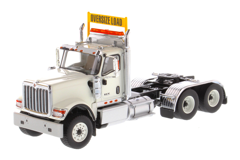 1/50 Scale Diecast Masters International Day Cab Tandem Tractor HX520 Cab Only