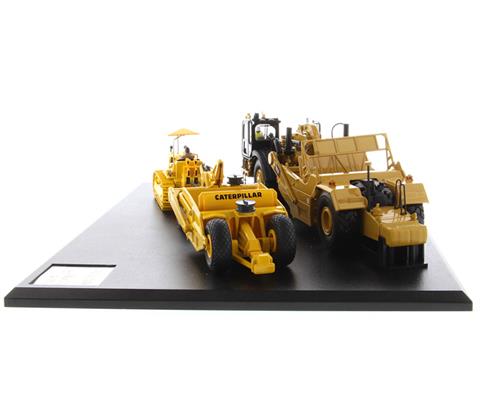 Diecast Masters Caterpillar 621K Scraper and Caterpillar - 85563