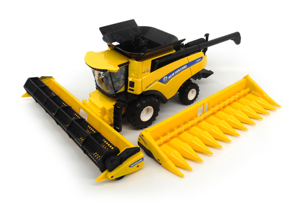 ERTL Toys New Holland CR890 Combine