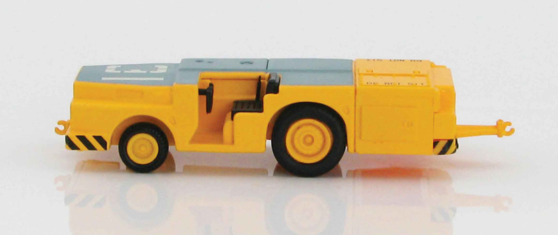 Hobby Master US Navy Tow Tractor