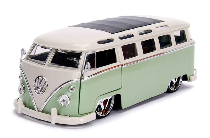 Jada Dub City Old Skool 1962 Volkswagen 62 VW Bus Candy Apple Red Diecast 1/64 