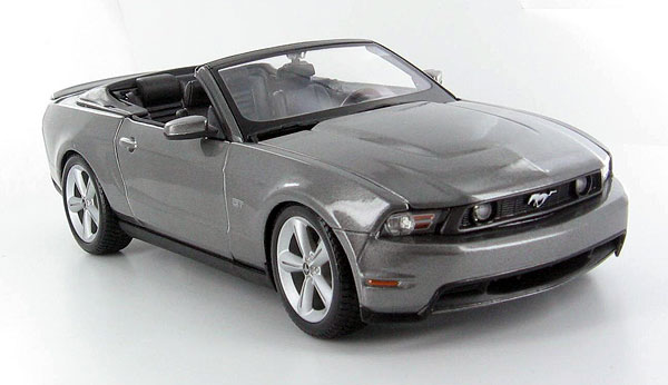 maisto 2010 ford mustang gt convertible