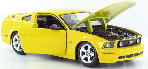 Ford Mustang GT 2006 rot Modellauto 31997 Maisto 1:24