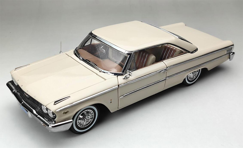 Maquette 1/18 Ford Galaxie 500 XL Hardtop 