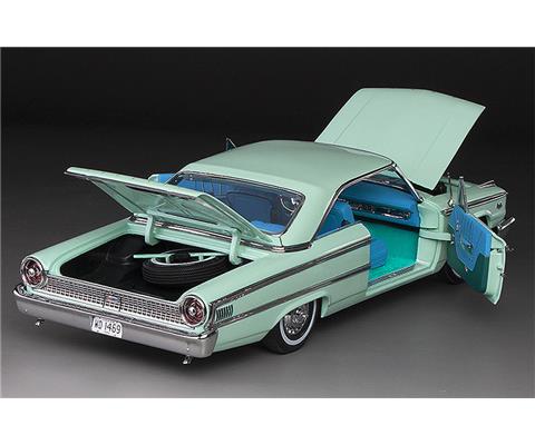 1963 ford Galaxie 500 XL Hard Top by Sun Star USA 1/18 scale