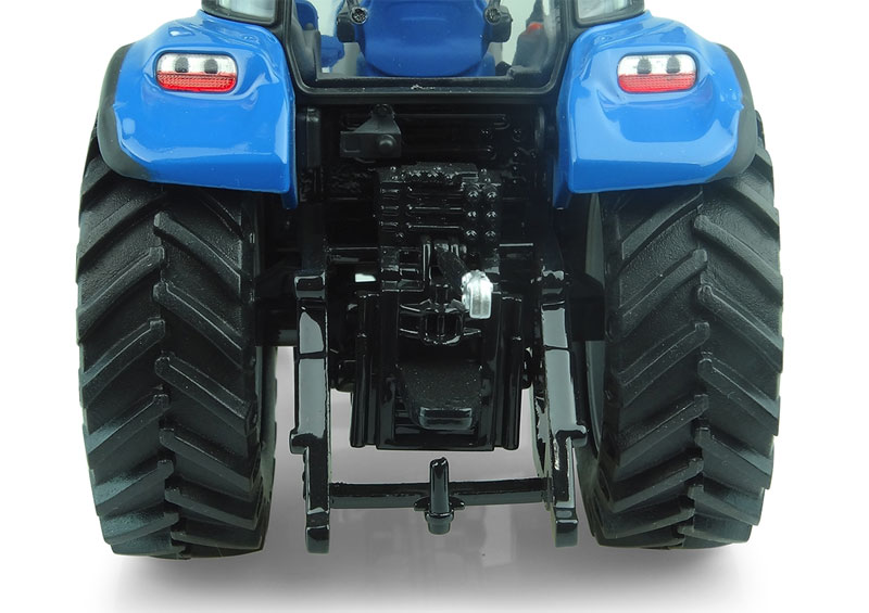 Universal Hobbies New Holland T5110 Tractor 2017