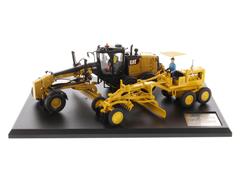 85560 - Diecast Masters Caterpillar No 12 Motor Grader Circa 1939