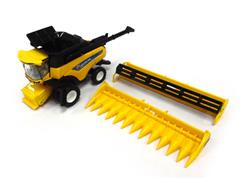 13870 - ERTL Toys New Holland CR890 Combine