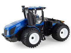 13943 - ERTL Toys New Holland T9700 4WD