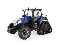 13944 - ERTL Toys New Holland T8435 SmartTrax Tractor