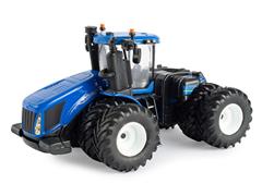 13960 - ERTL Toys New Holland T9700 4WD Tractor Prestige Collection