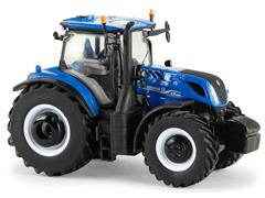 13991 - ERTL Toys New Holland T7300 Prestige Tractor