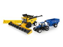 13996 - ERTL Toys New Holland CR890 SmartTrax Combine Playset Playset