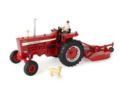 44380 - ERTL Toys International Harvest 1256 Tractor