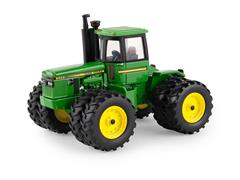45998 - ERTL Toys John Deere 8450 Tractor