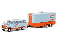 Greenlight Diecast Gulf Oil 1972 Ford Club Wagon