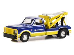 46110-A - Greenlight Diecast Michelin Service Center 1967 Chevrolet C 30