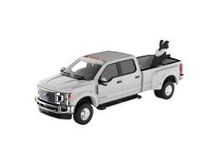 GREENLIGHT #48120-A - 2022 Ford F-450 in White with Dog Figure