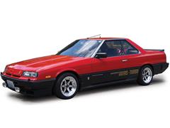 IXO AMERICA #U64RDC011-JC - 1983 Nissan Skyline 2000 R30 - Turbo RS in Red and Black - Iron Mask