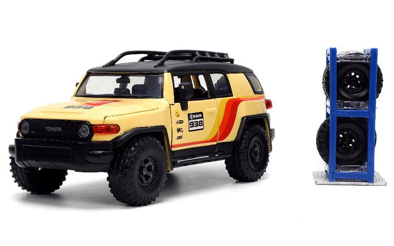 938 - Toyota FJ Cruiser with Extra Wheels - Just Trucks - 33028