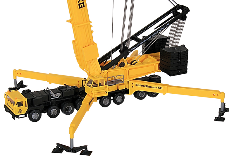 Liebherr LTM 1800 Heavy-Duty Mobile Telescoping Crane with Swing
