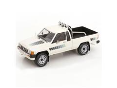KK SCALE #181564 - 1985 Toyota 4X4 Xtra Cab Pickup Truck in White