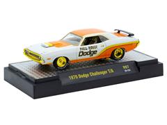 M2MACHINES #32500-97-D-SP - Paul Rossi - 1970 Dodge Challenger T/A in White and Orange with Gold Chrome Rims