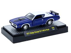 M2MACHINES #32600-95-D - 1971 Dodge Charger R/T 440 6-Pack in Blue with White Top