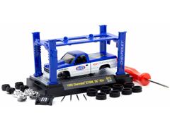 M2MACHINES #37000-75-A - NHRA - 1992 Chevrolet C1500 SS 454 Pickup Truck in Blue and White with Lift