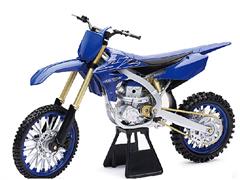 49703 - New-Ray Toys Yamaha YZ450F Dirt Bike Made of diecast