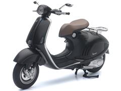 57613-B - New-Ray Toys Vespa 946 Scooter