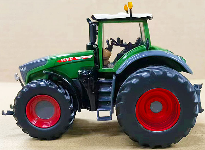Fendt 1042 Tractor with Rear Dual Tires - SCT-954
