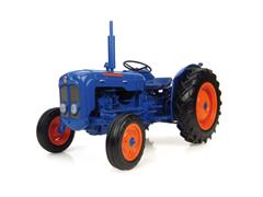 2898 - Universal Hobbies Fordson Dexta Tractor 1960 1962 Vintage tractor