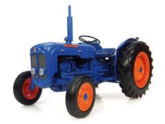 2898 - Universal Hobbies Fordson Dexta Tractor 1960 1962 Vintage tractor