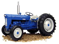 2900 - Universal Hobbies Fordson Super Dexta New Performance Tractor 1963