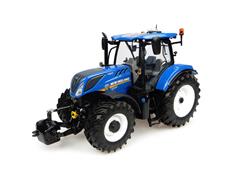 4893 - Universal Hobbies New Holland T7225 Tractor 2015