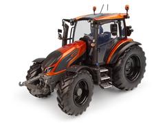 6292 - Universal Hobbies Valtra G135 Tractor