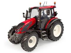 6293 - Universal Hobbies Valtra G135 Tractor
