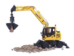 8100 - Universal Hobbies Komatsu PW 148 10 Wheeled Excavator