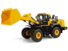 8146 - Universal Hobbies Komatsu WA475 10 Large Wheel Loader Made