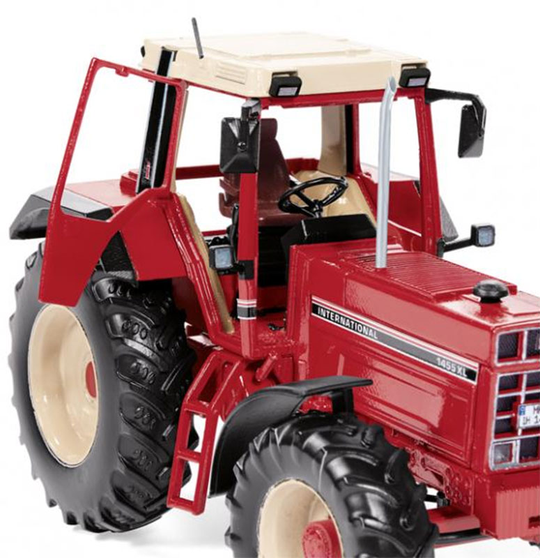 International Harvester IHC 1455 XL Tractor - 077852